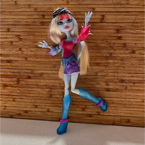 Monster High Music Festival - Abbey Bominable Doll fully clothed Discontinued - Picture 3 of 10